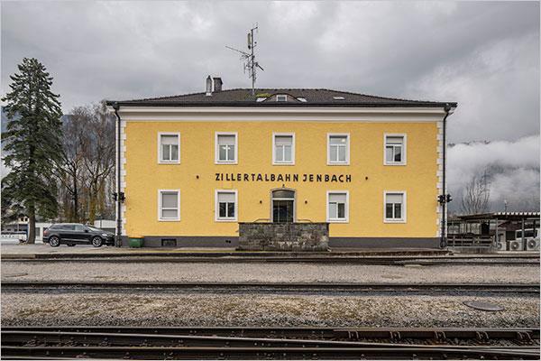 Josef Sieß: Verwaltungsgebäude der Zillertalbahn Jenbach
