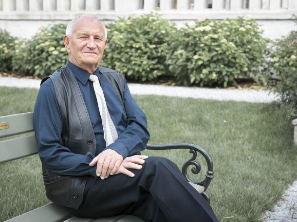 © Peter Elvin Albert Tökes